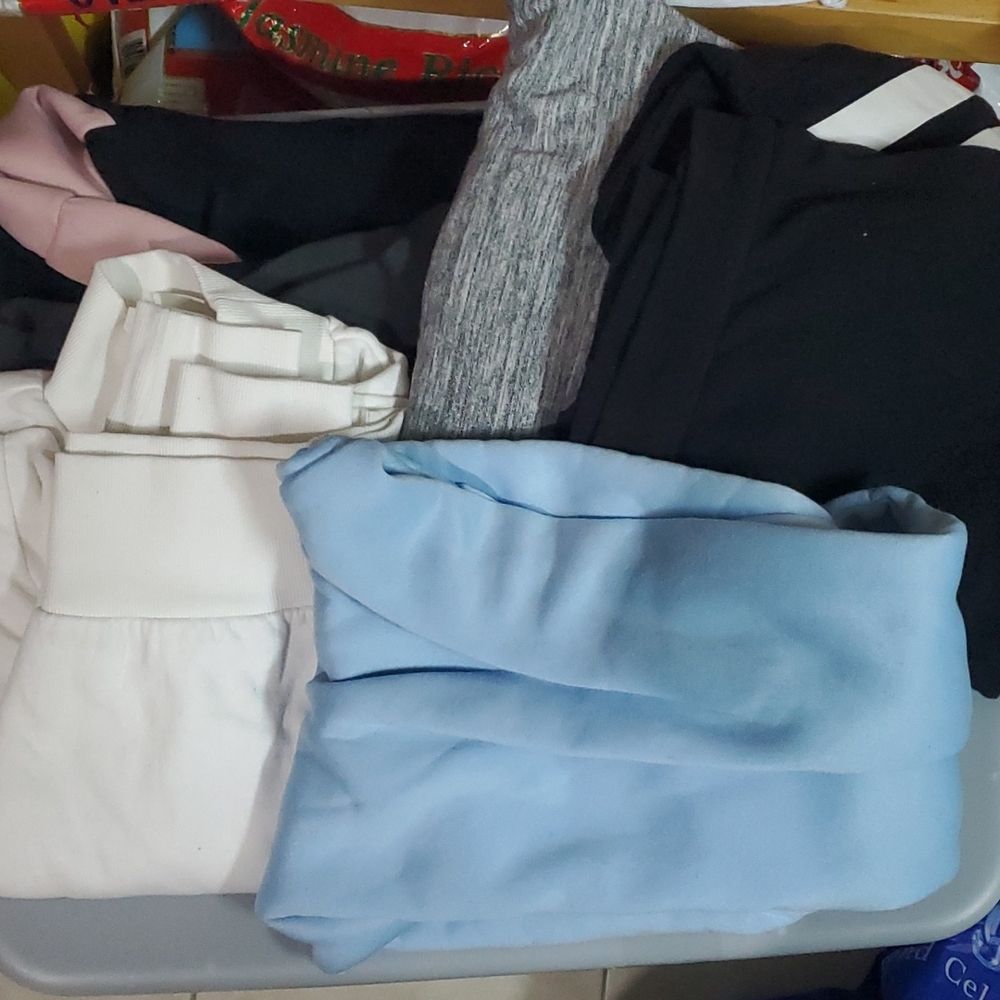 $1 bundle box ( 5 items) hoodies sweatshirts crewnecks